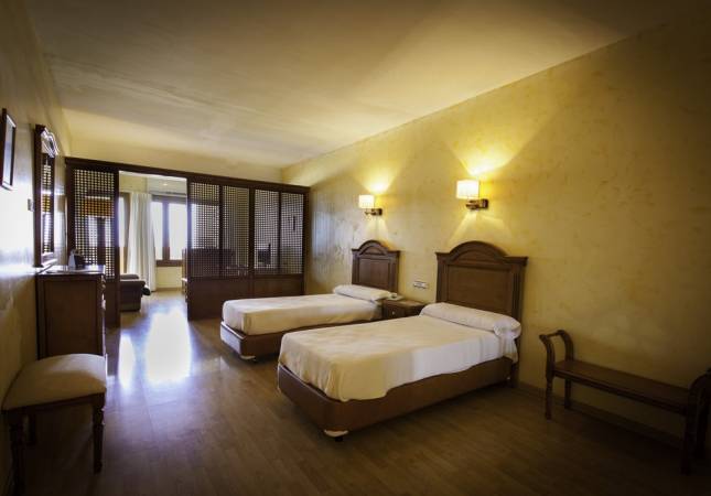 Precio mínimo garantizado para Hotel Balneario San Nicolas. El entorno más romántico con nuestro Spa y Masaje en Almeria